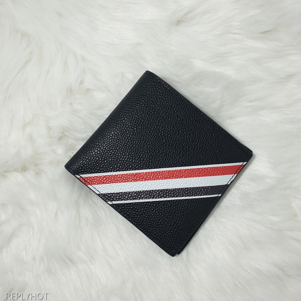 톰브라운 페블 그레인 사선 반 지갑