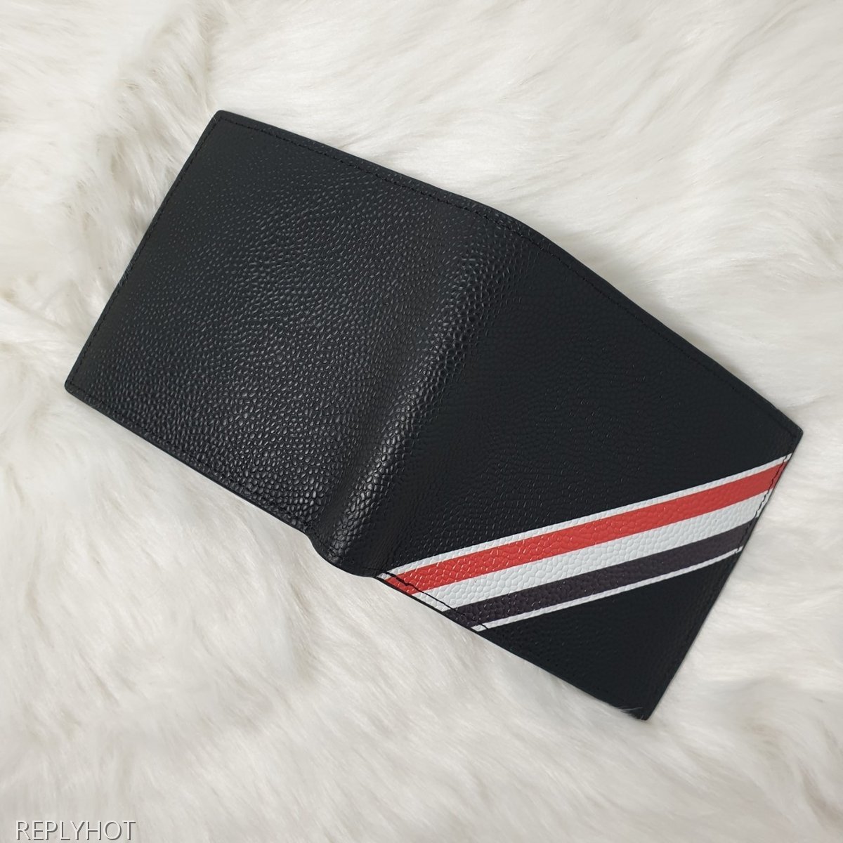 톰브라운 페블 그레인 사선 반 지갑