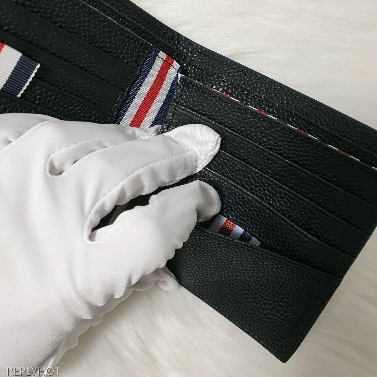 톰브라운 돌고래 반 지갑