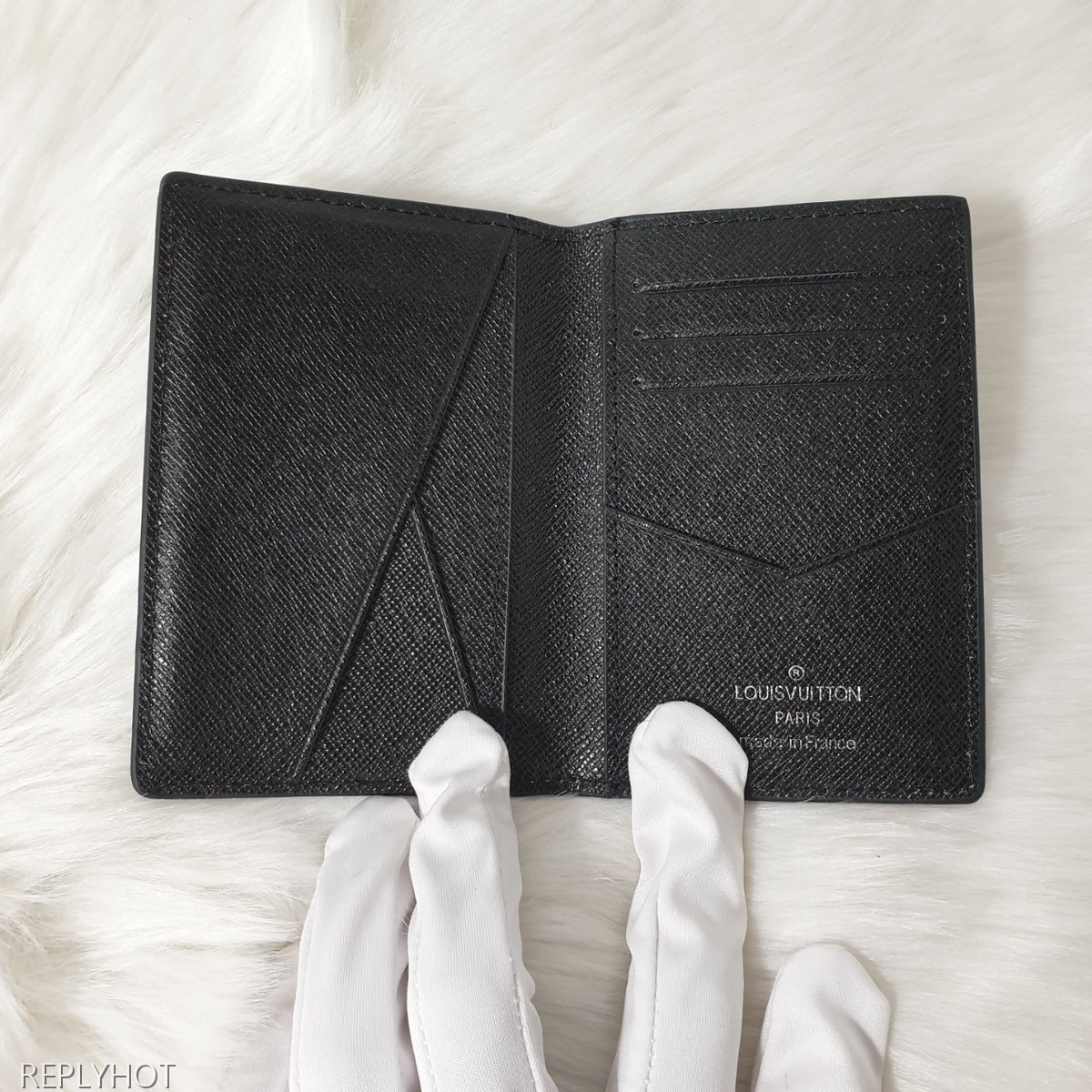 루이비통 에삐 오거나이저 지갑