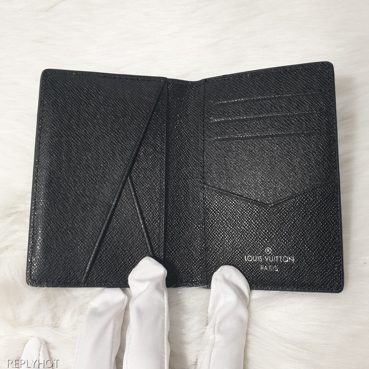 루이비통 타이가 오거나이저 지갑