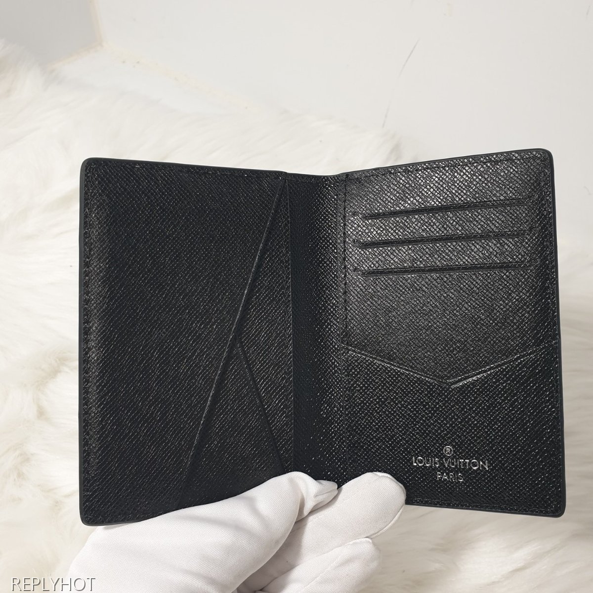 루이비통 타이가 오거나이저 지갑