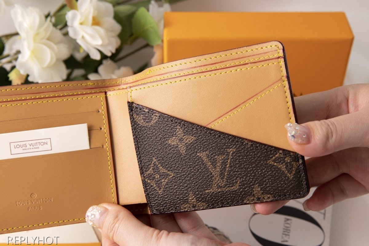 루이비통 멀티플 모노그램 반지갑