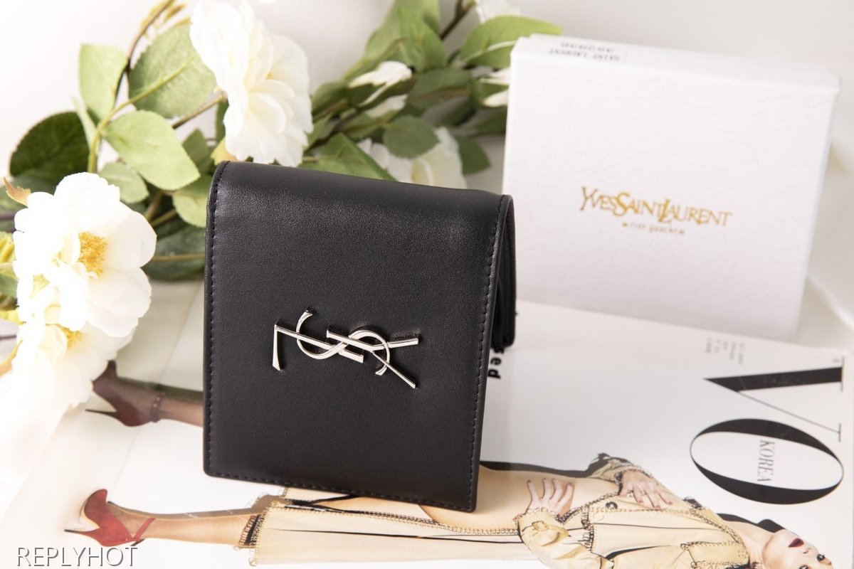 입생로랑 이스트웨스트 모노그램 반지갑