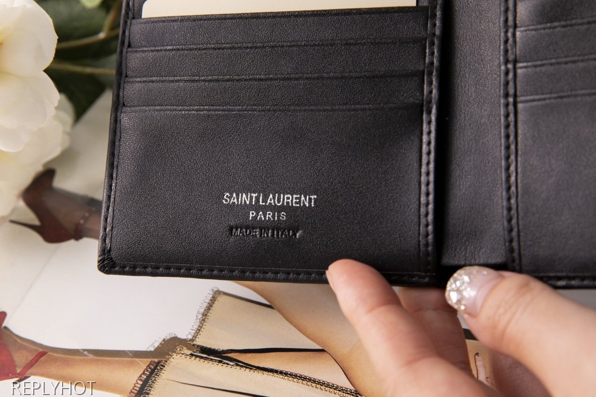 입생로랑 이스트웨스트 모노그램 반지갑