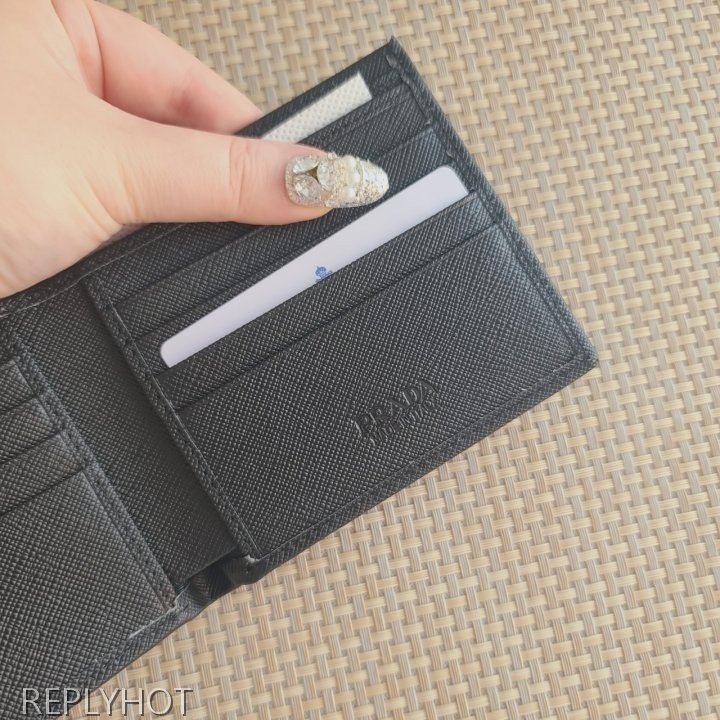 프라다 사피아노 입술 2m0513 반지갑