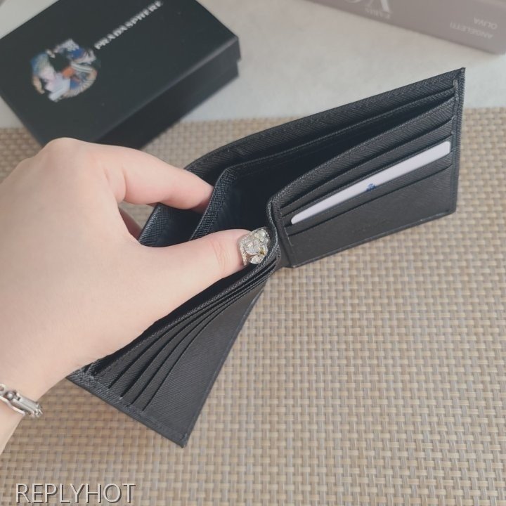 프라다 사피아노 입술 2m0513 반지갑