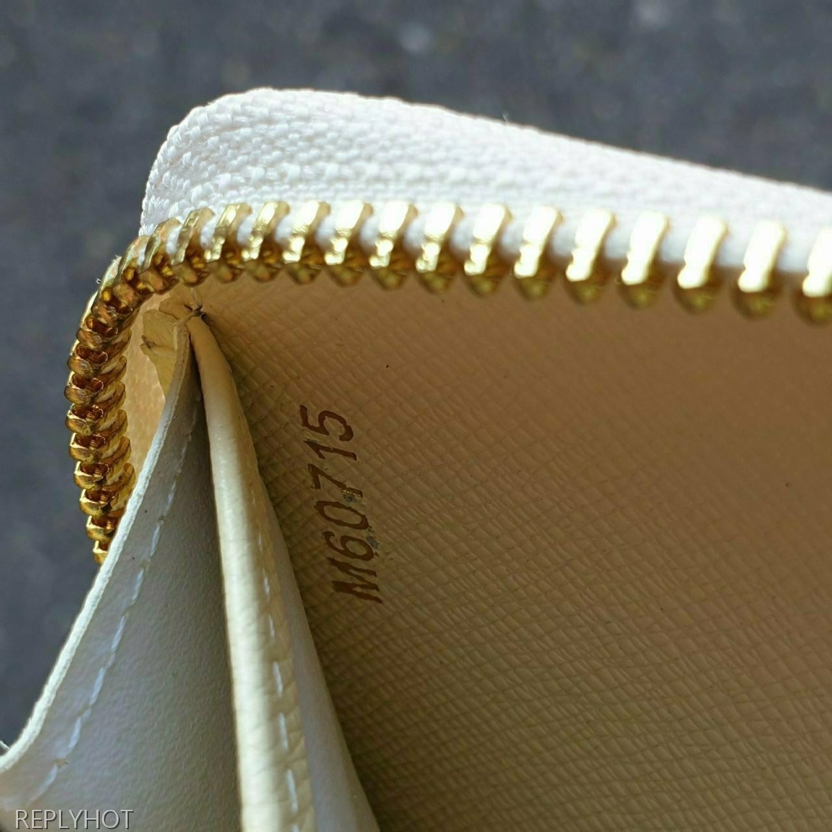 루이비통 아주르 지퍼 장지갑