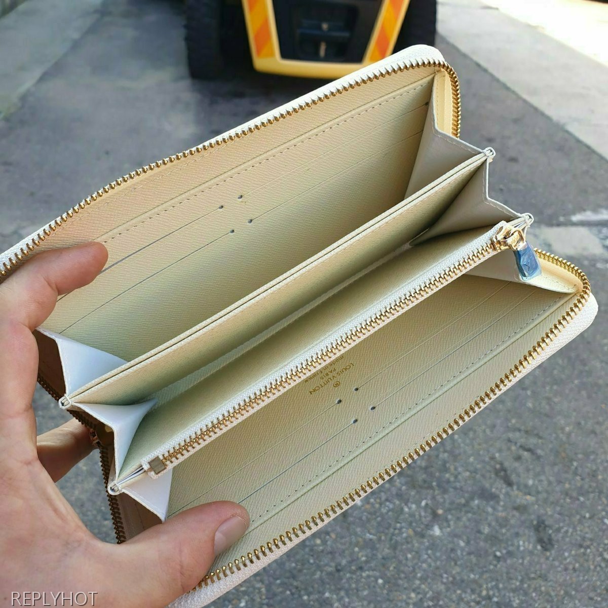 루이비통 아주르 지퍼 장지갑