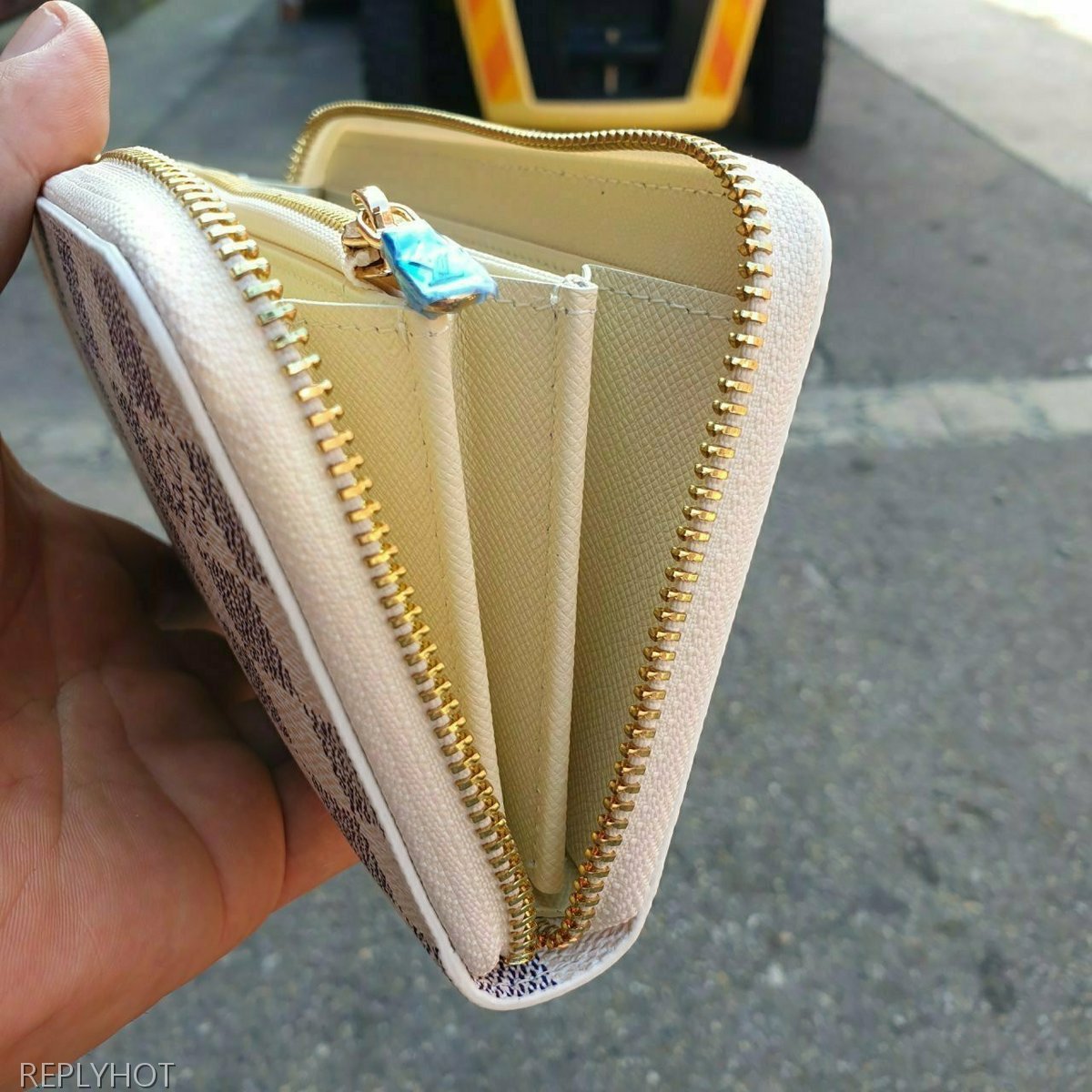 루이비통 아주르 지퍼 장지갑