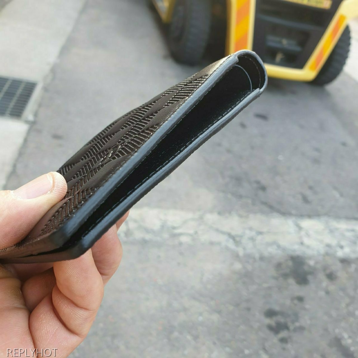 루이비통 인피니 멀티플 반지갑 블랙