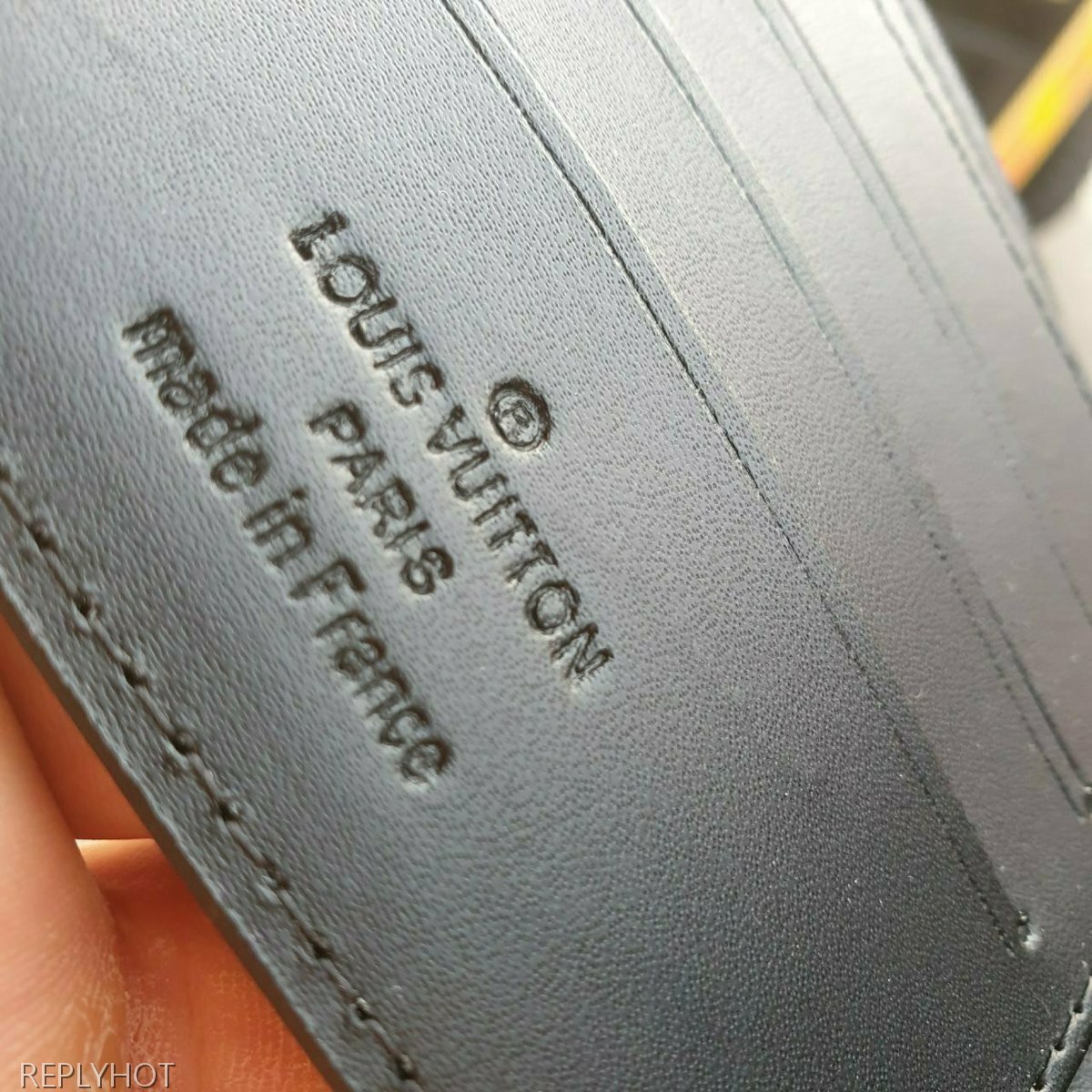 루이비통 인피니 멀티플 반지갑 블랙