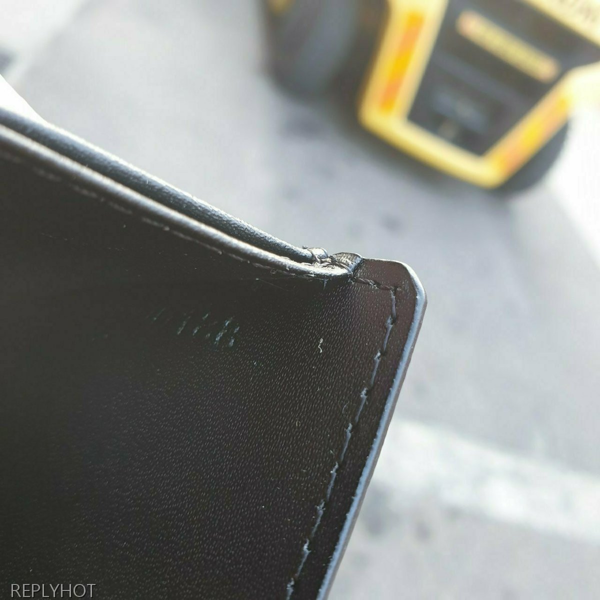 루이비통 인피니 멀티플 반지갑 블랙