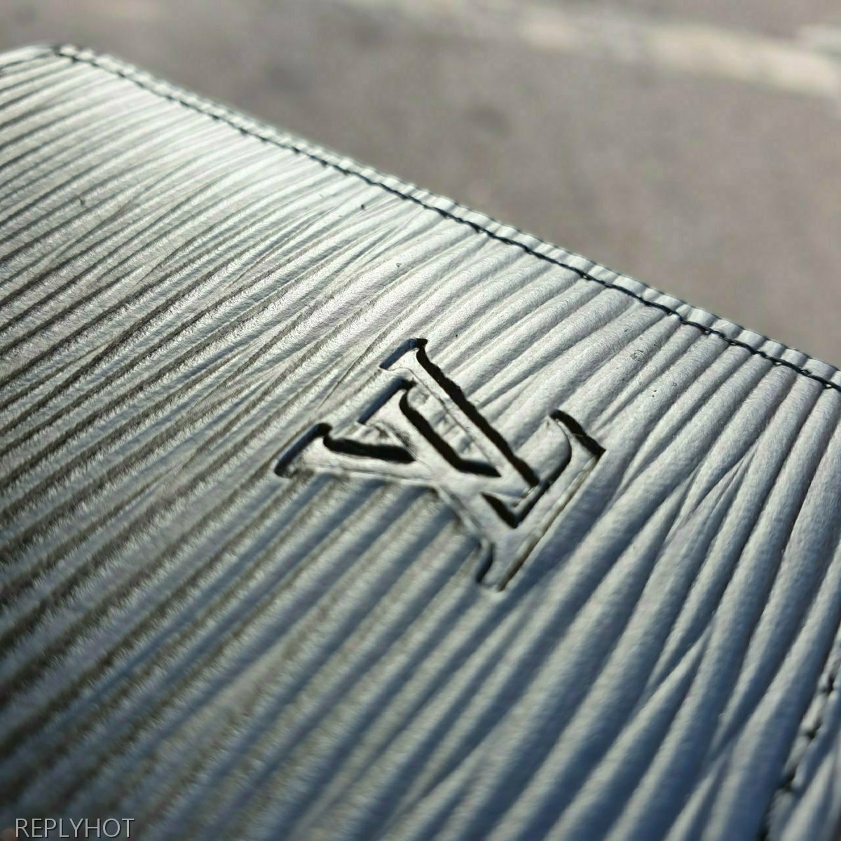 루이비통 에삐 반지갑