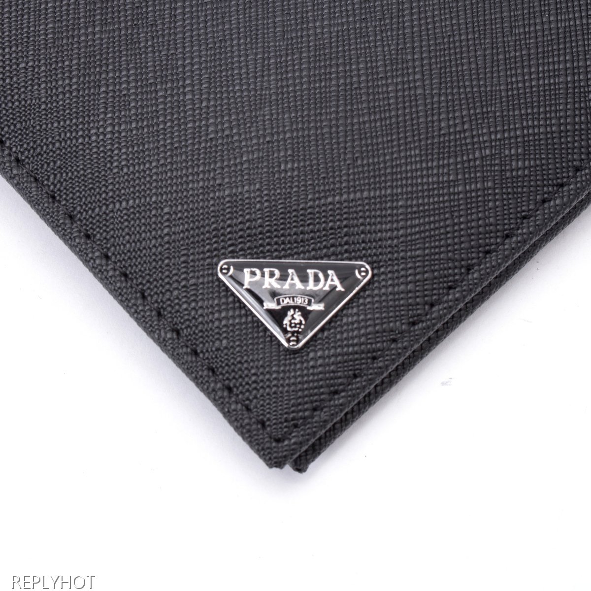 프라다 사피아노반지갑