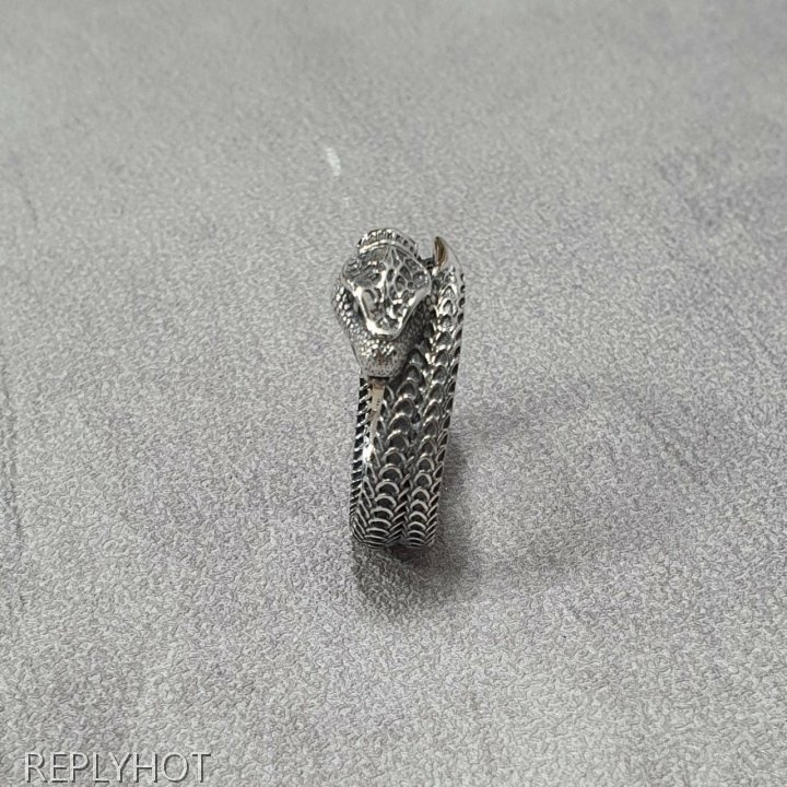 구찌 20SS 실버 스네이크 반지