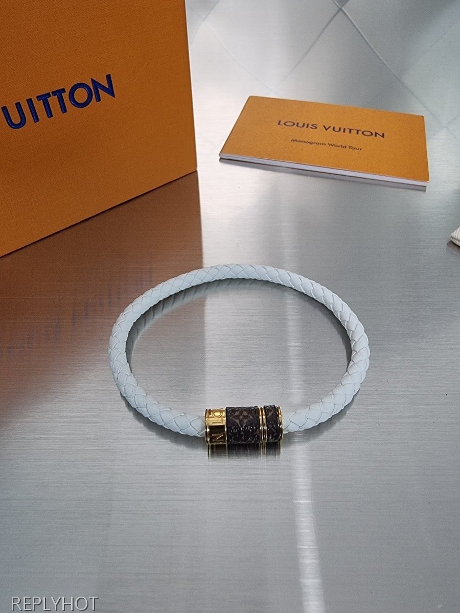 루이비통[ LOUIS VUITTON ] 런던 한정판 화이트 모노그램 팔찌