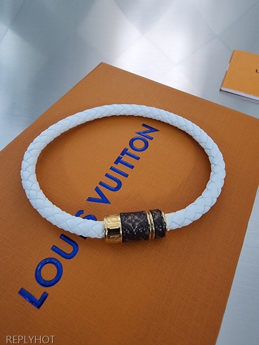 루이비통[ LOUIS VUITTON ] 런던 한정판 화이트 모노그램 팔찌