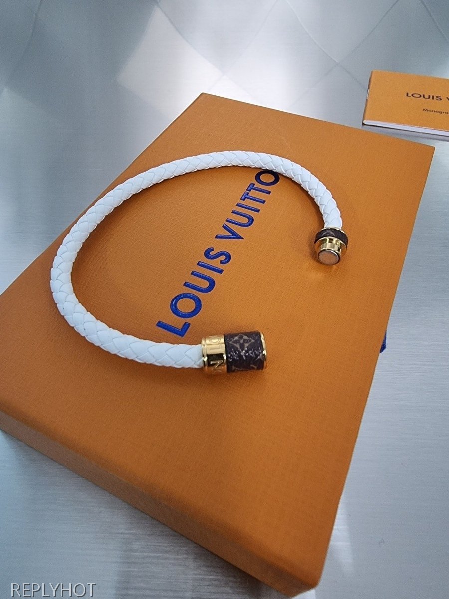 루이비통[ LOUIS VUITTON ] 런던 한정판 화이트 모노그램 팔찌