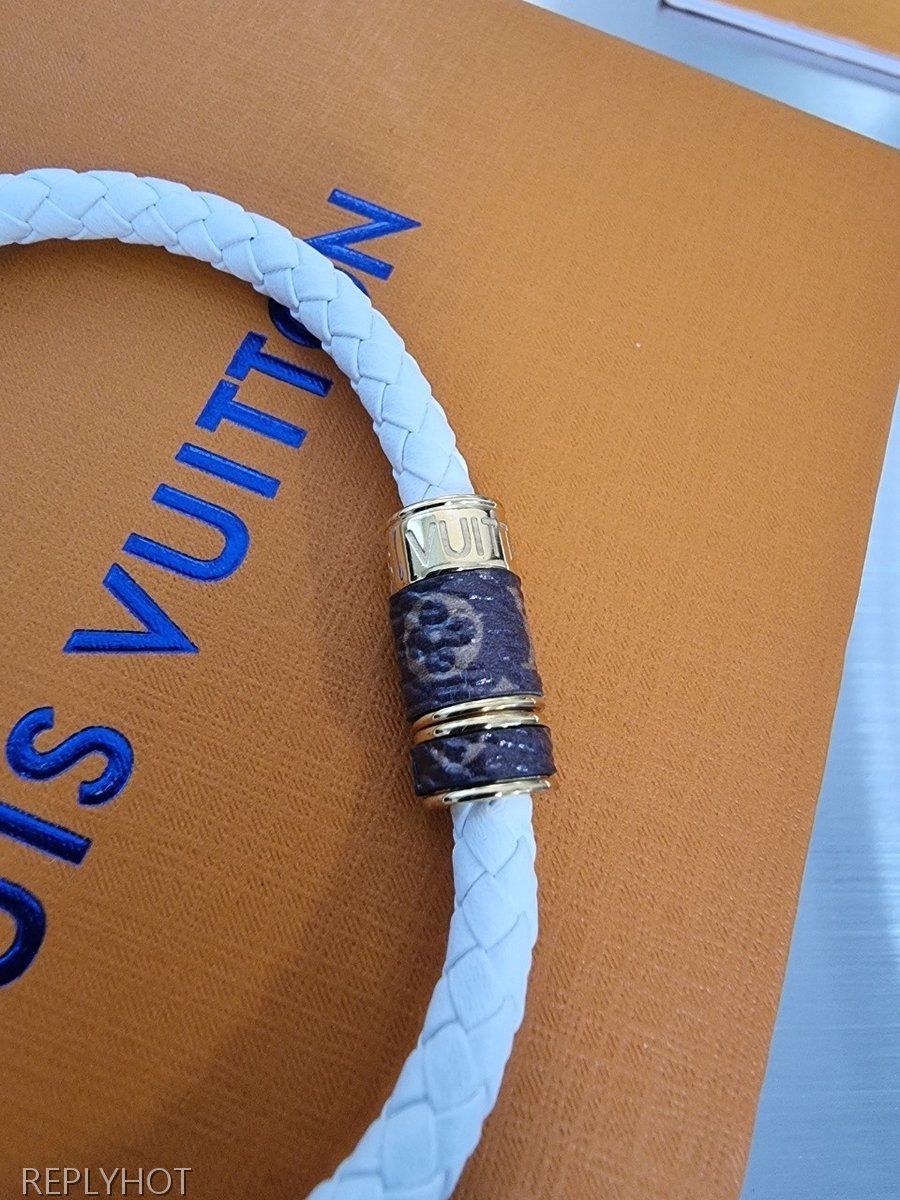 루이비통[ LOUIS VUITTON ] 런던 한정판 화이트 모노그램 팔찌
