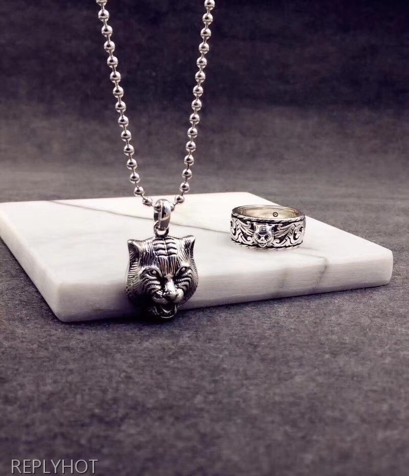 구찌 20SS 타이거 목걸이