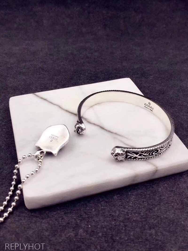 구찌 20SS 타이거 목걸이