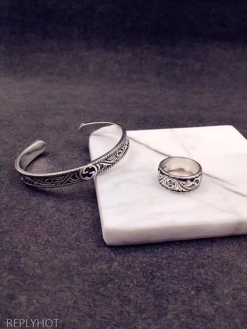 구찌 20SS 타이거 목걸이