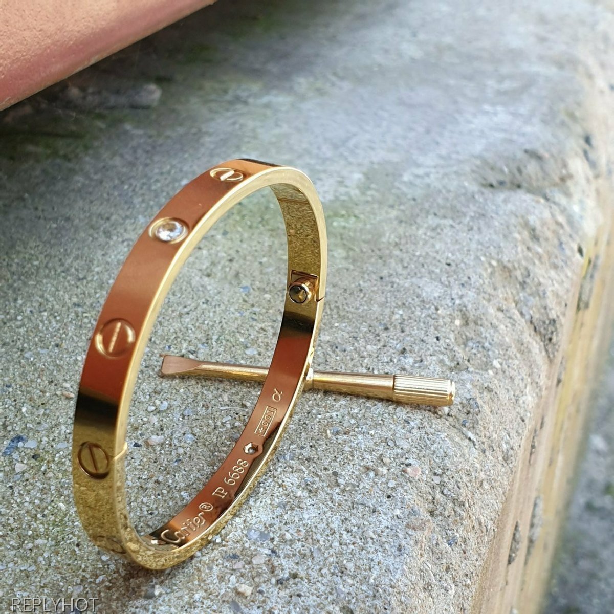 까르띠에 러브팔찌 큐빅 골드 여성용