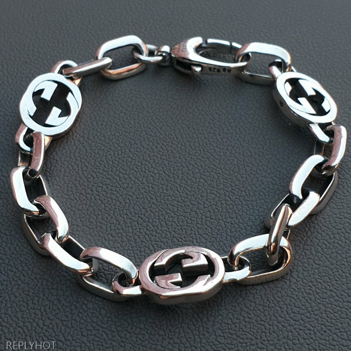 구찌 인터로킹 G체인 팔찌 Silver 92.5