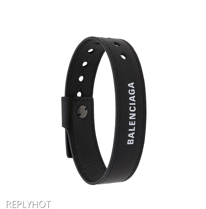 발렌시아가 로고 엠보 스드 커프 팔찌