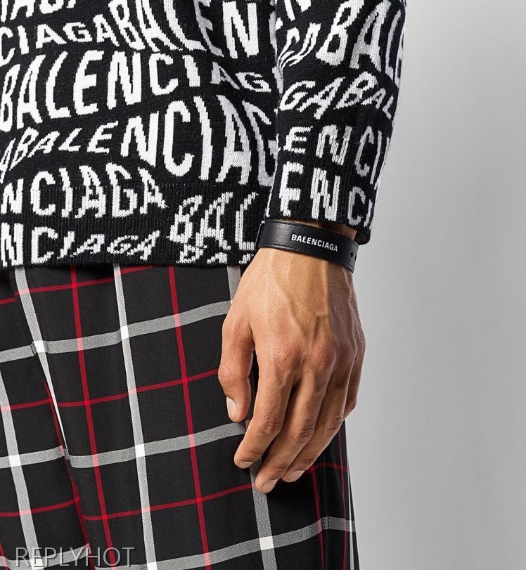 발렌시아가 로고 엠보 스드 커프 팔찌