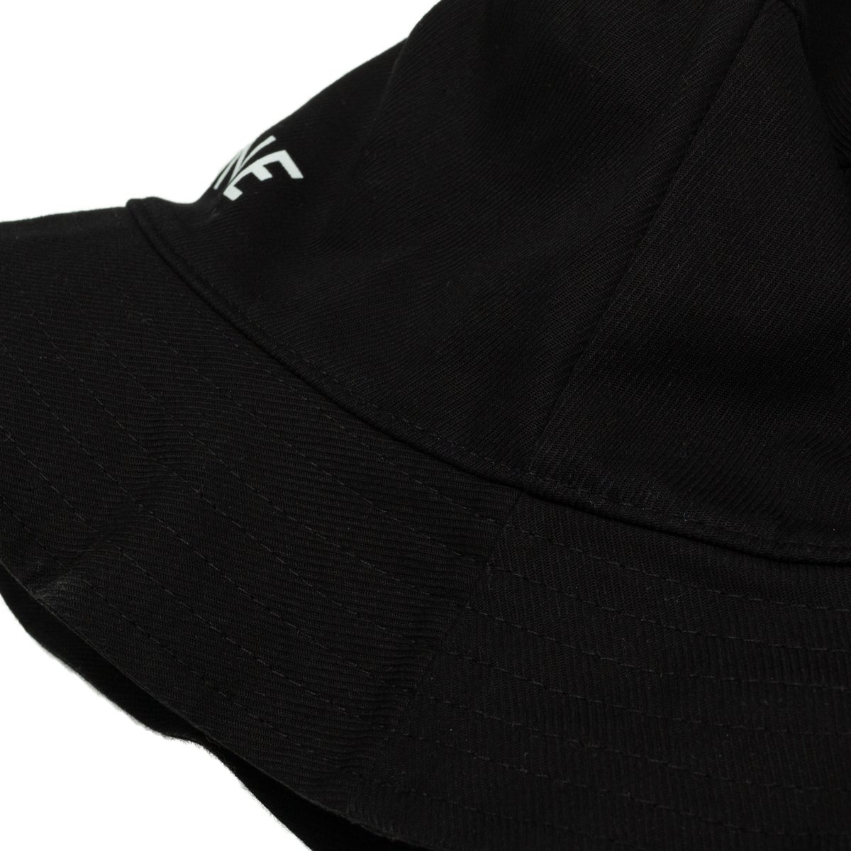 셀린느 22SS 레터링 버킷햇 모자(블랙)