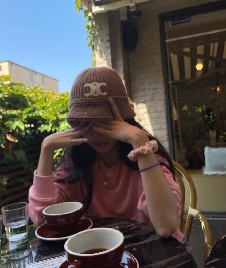 셀린느 트리움페 버킷햇 베이지