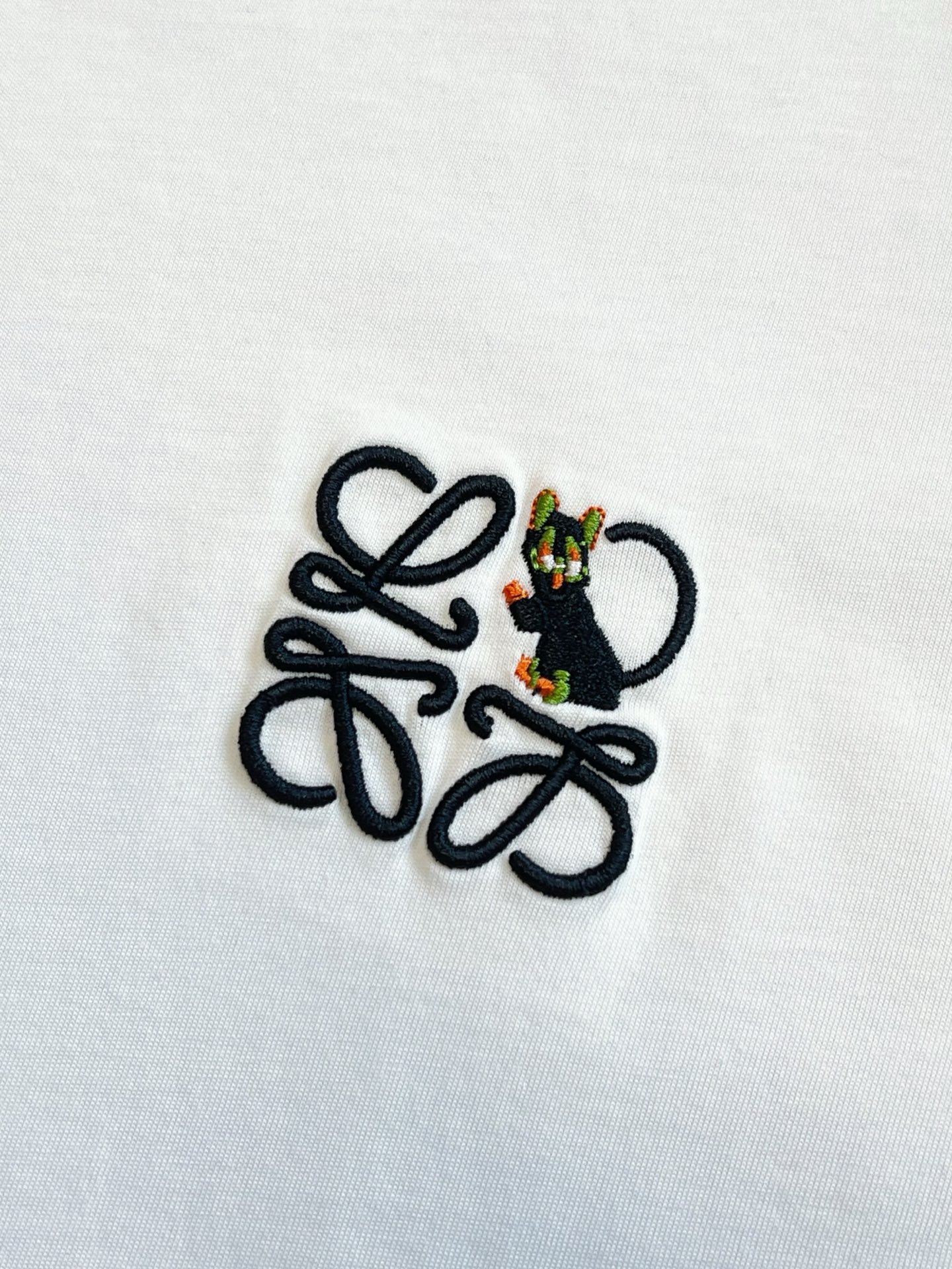 로에베 반팔티 화이트