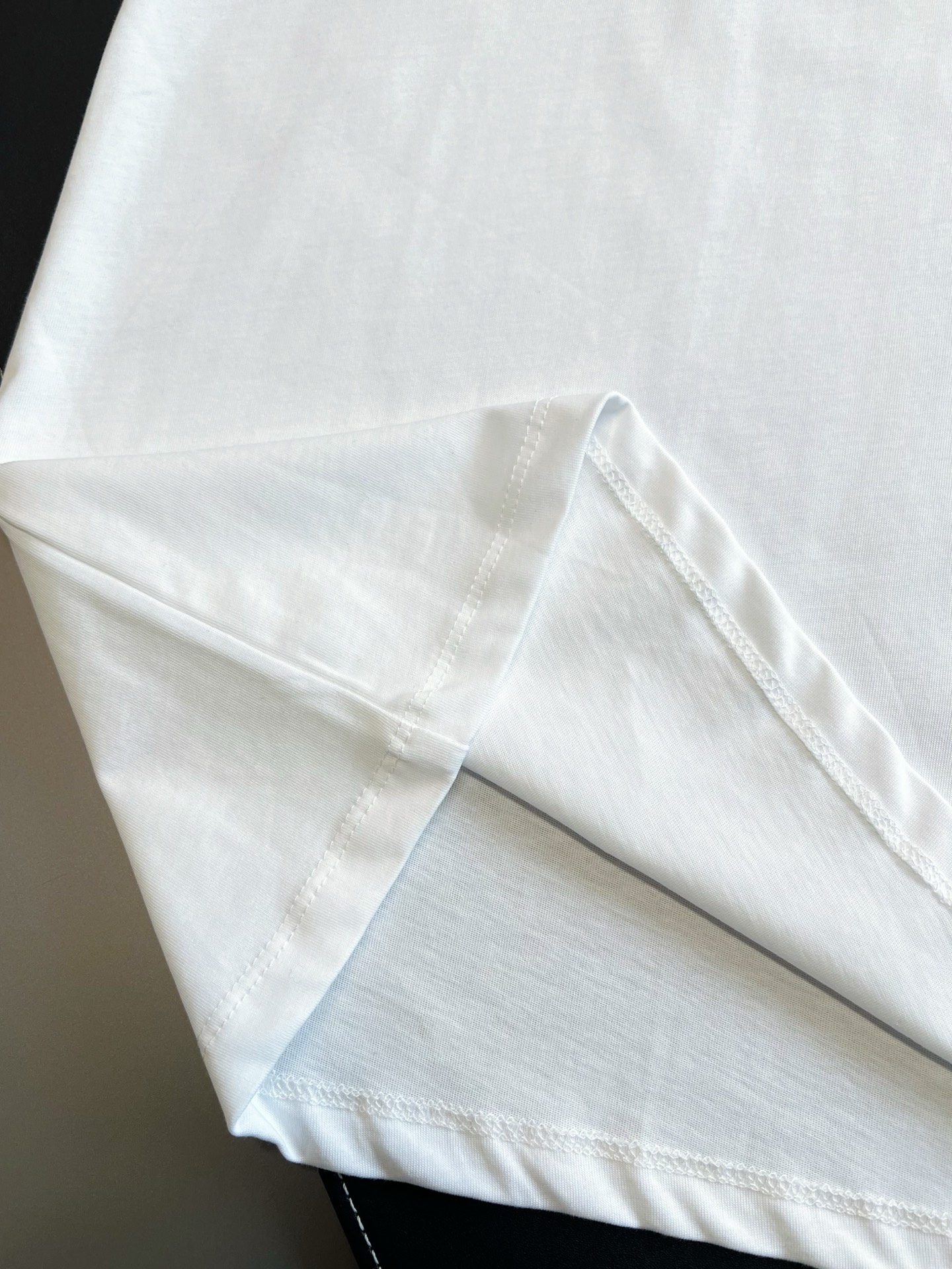 로에베 반팔티 화이트