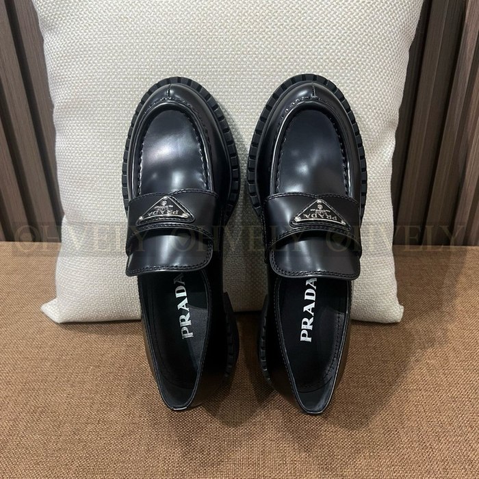 프라다 초콜릿 브러쉬드 로퍼