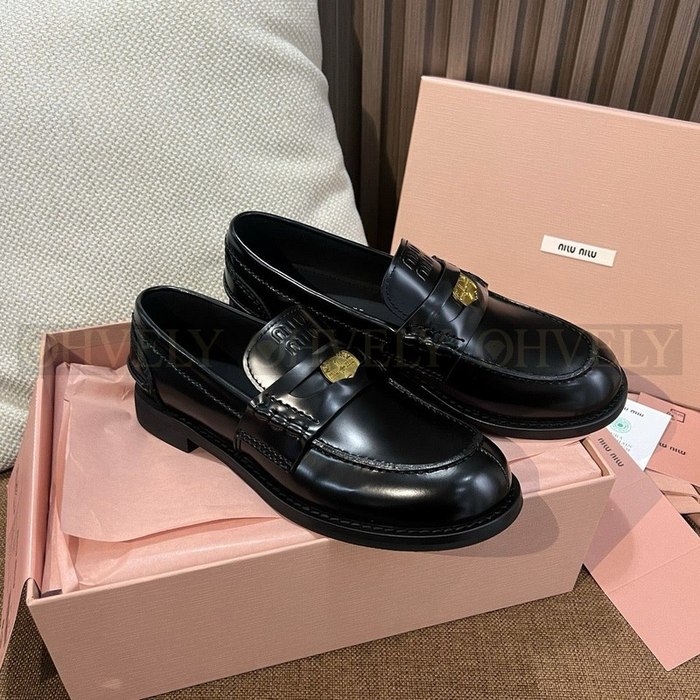 미우미우 브러쉬드 가죽 페니 로퍼