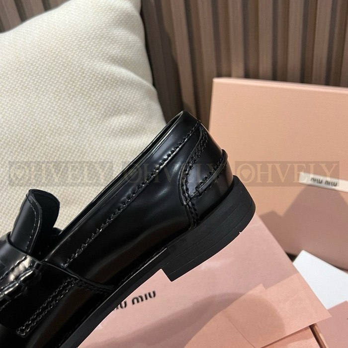 미우미우 브러쉬드 가죽 페니 로퍼