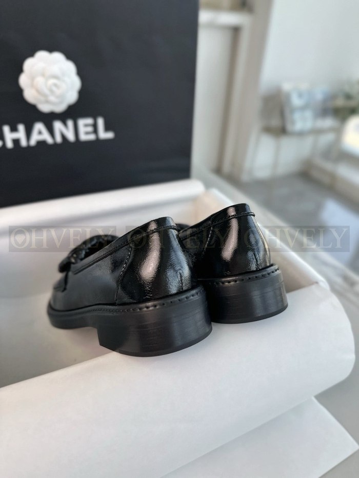 샤넬 CC 로고 턴락 퀄팅 에나멜 로퍼