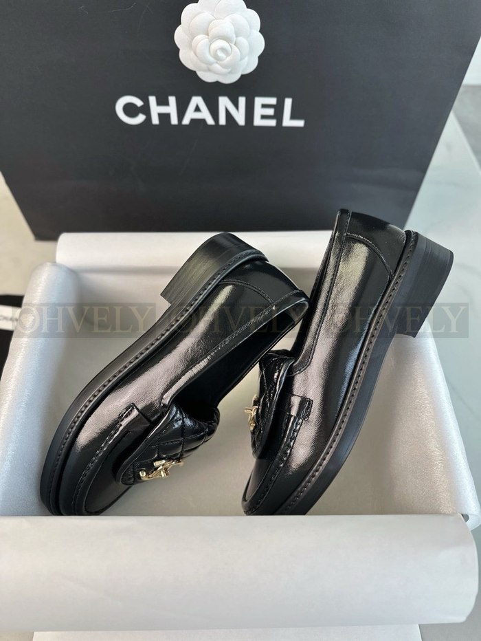 샤넬 CC 로고 턴락 퀄팅 에나멜 로퍼