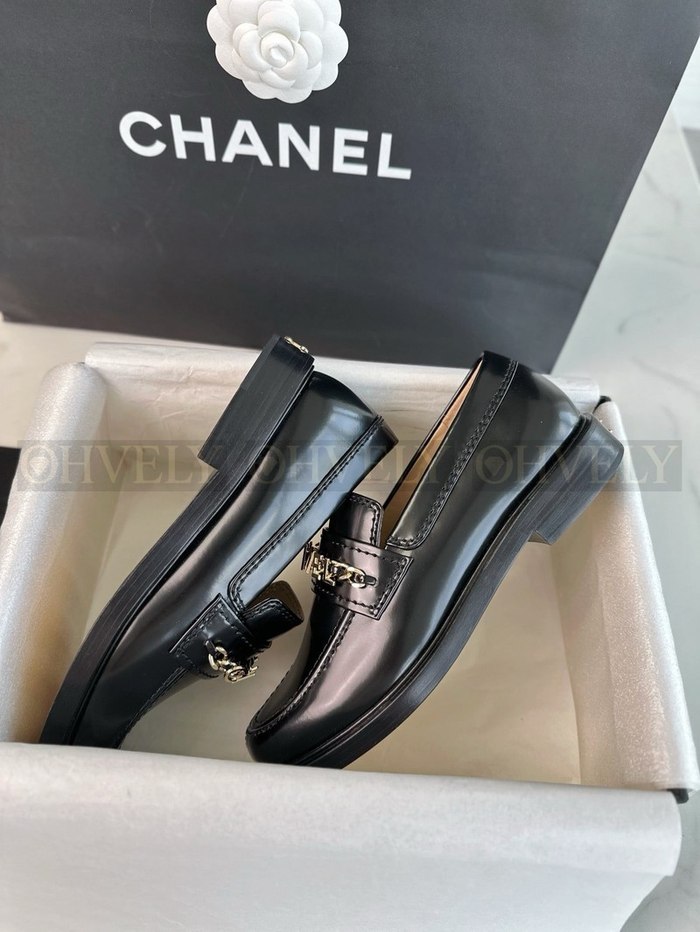 샤넬 체인 로고 로퍼