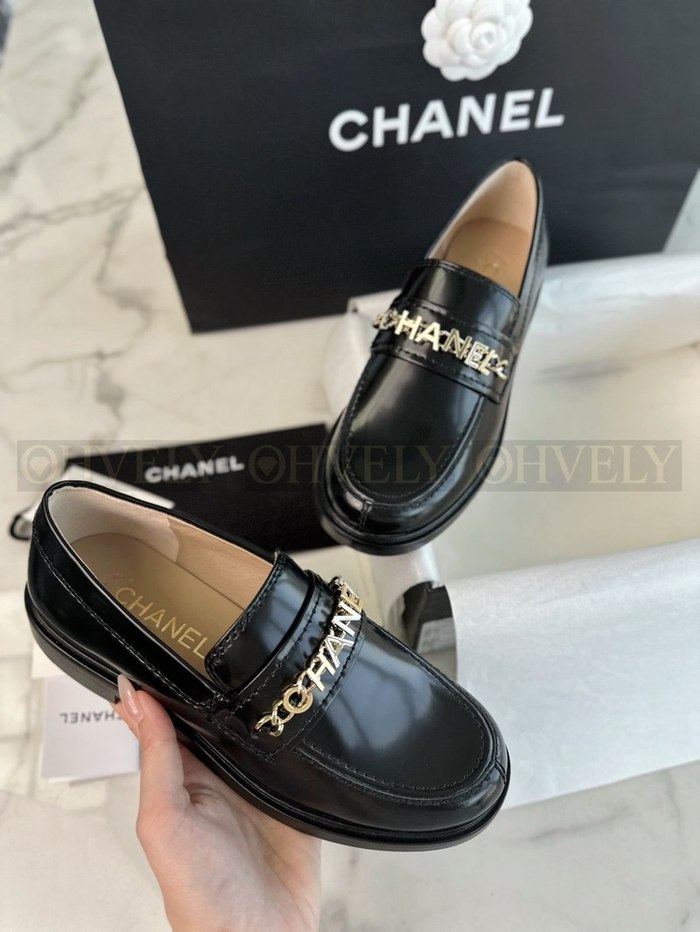 샤넬 체인 로고 로퍼