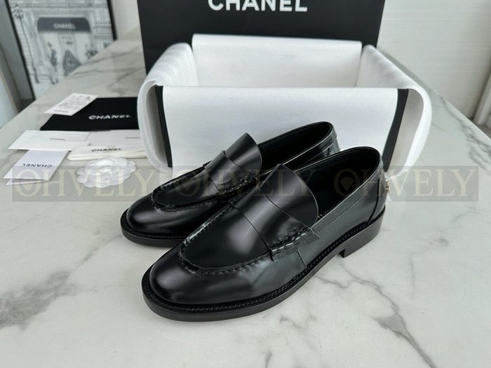 샤넬 백 투 골리지 백로고 로퍼