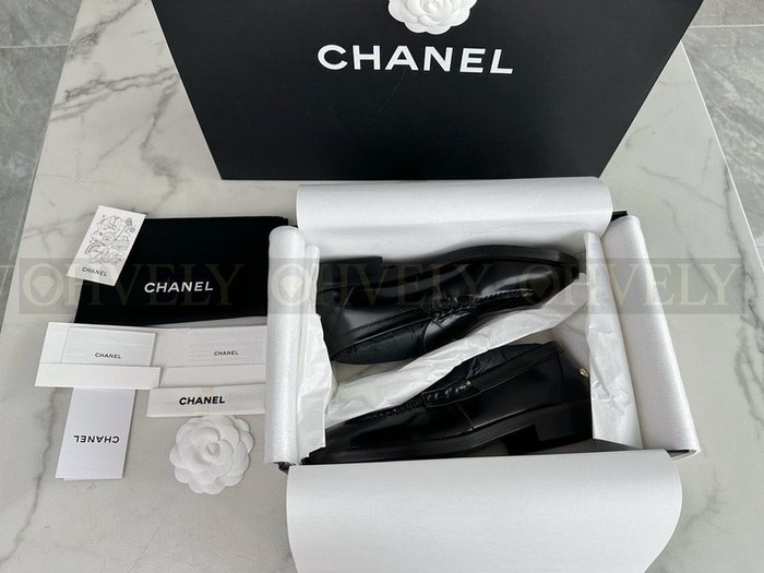 샤넬 백 투 골리지 백로고 로퍼