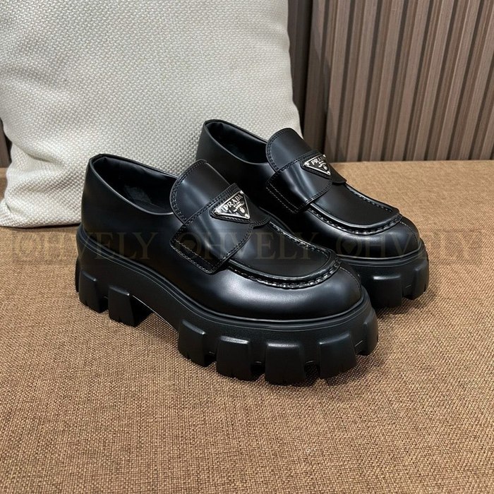 프라다 모놀리스 로퍼