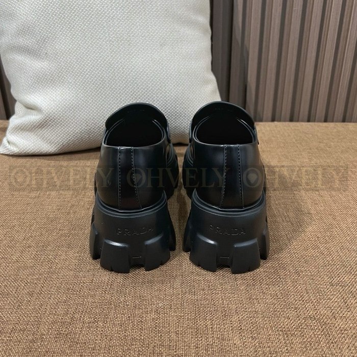 프라다 모놀리스 로퍼