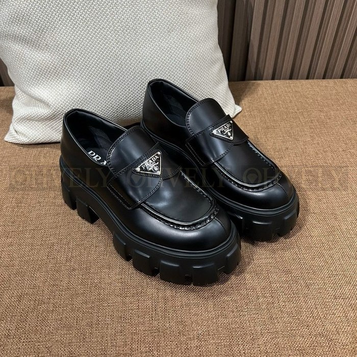 프라다 모놀리스 로퍼