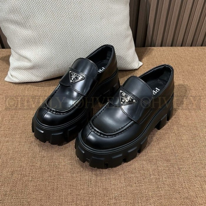 프라다 모놀리스 로퍼