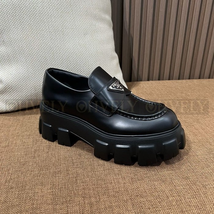 프라다 모놀리스 로퍼