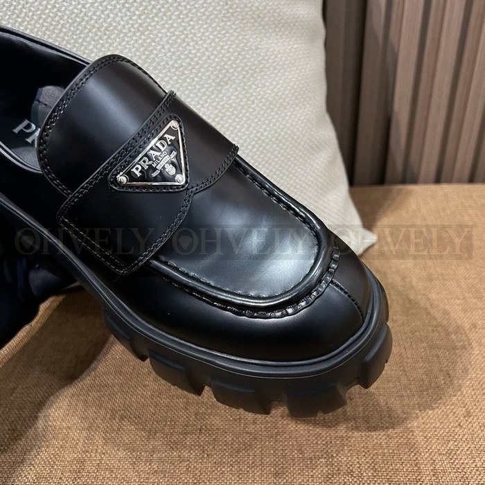 프라다 모놀리스 로퍼